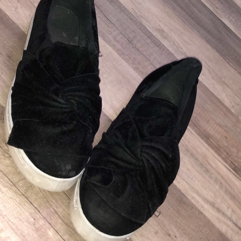 Black velvet knot sneakers